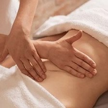 Massagem modeladora na cintura